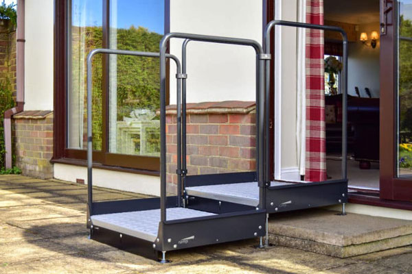 Welcome Double Giant Half Step with Handrail