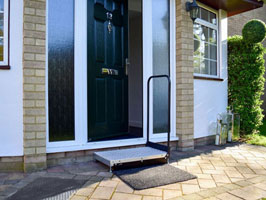 Welcome Giant Half Step with Handrail Kit