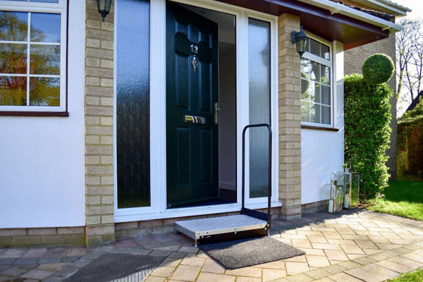 Welcome Giant Half Step with Handrail Kit